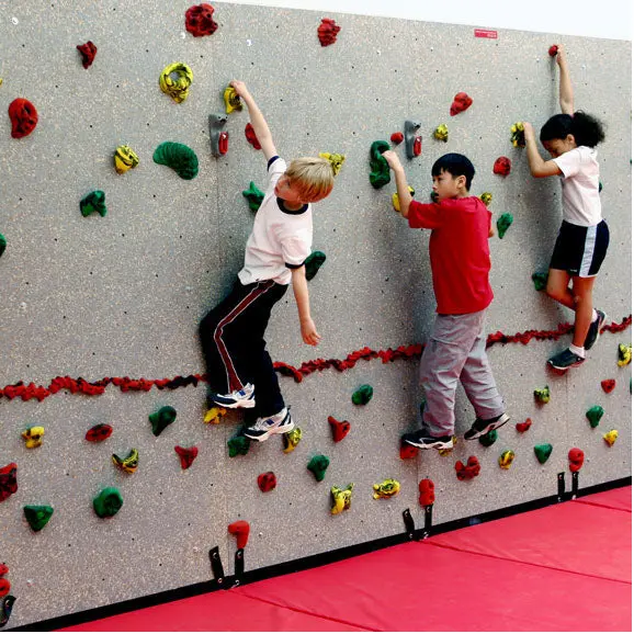 Standard Traverse Climbing Wall Panel With Mats 1