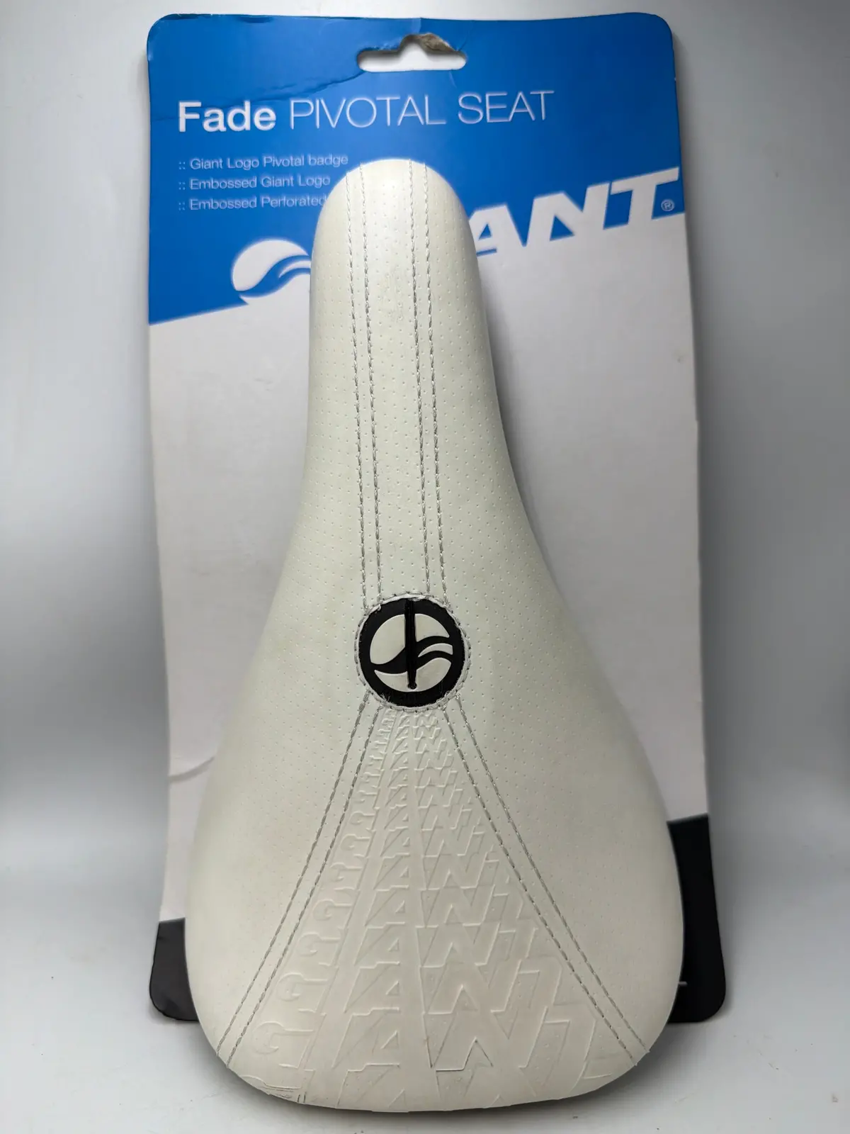 Giant Fade Pivotal Seat 1