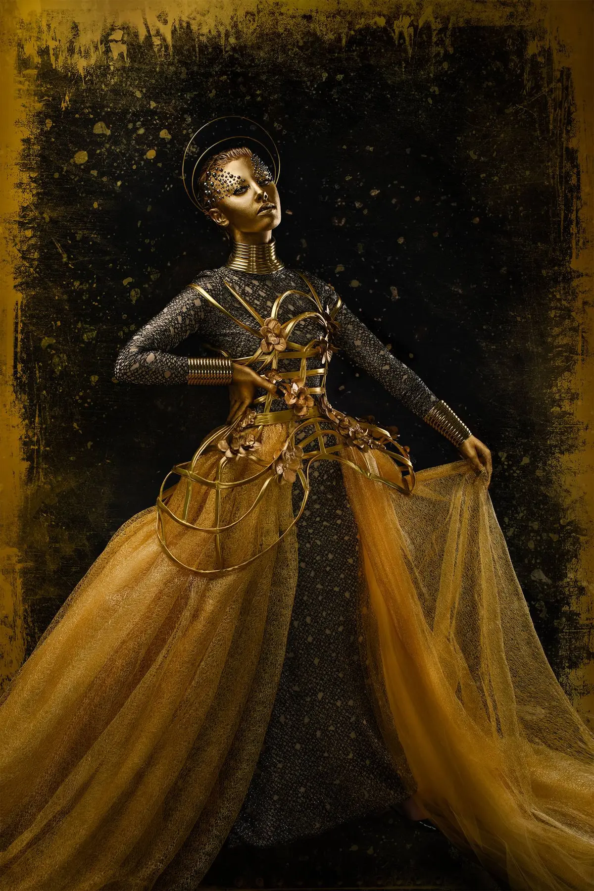 Sweeps Gold Grunge In Noir (Wm) 1