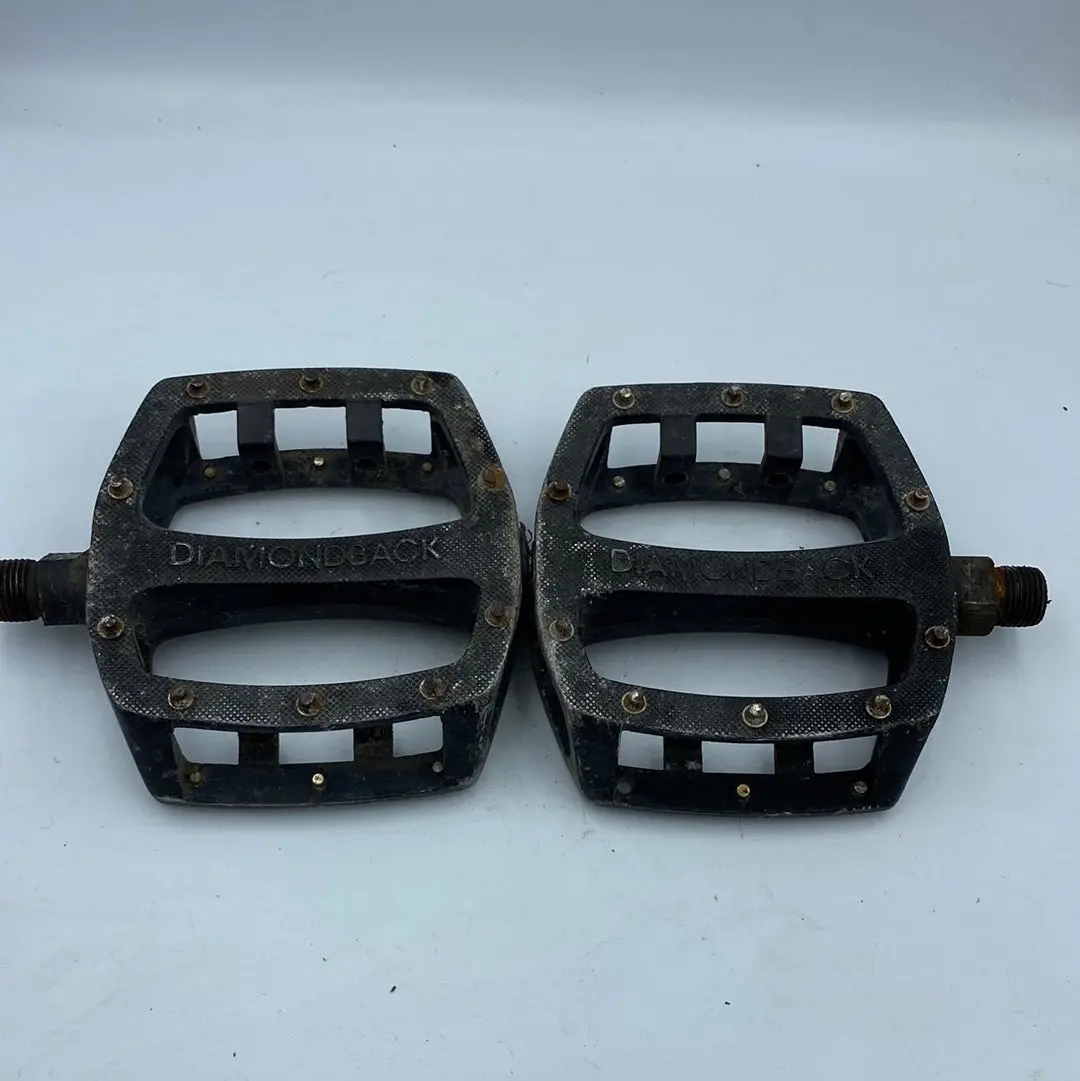 Used 2000’S Diamondback Pedals 9/16” 1