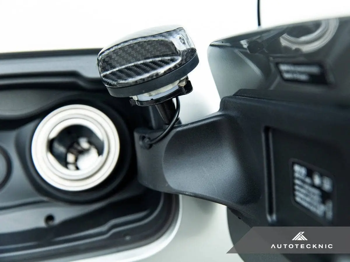 Autotecknic Dry Carbon Competition Fuel Cap Cover - E9x M3 | 3-Series 4