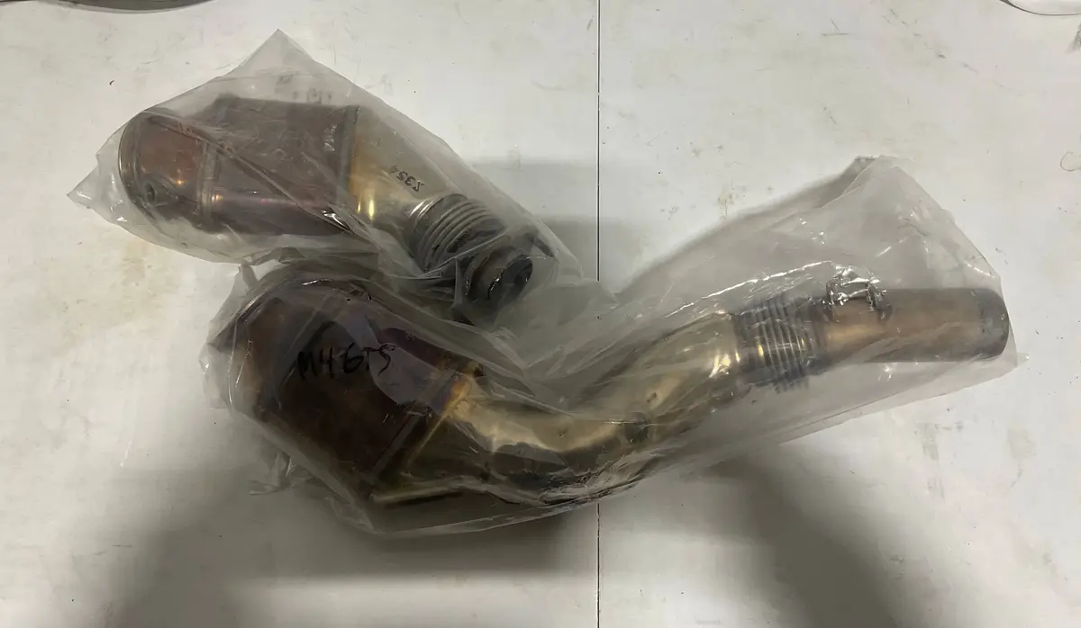 Open Box - Bmw F82 M4 Gts Oem Downpipes (Used) 1
