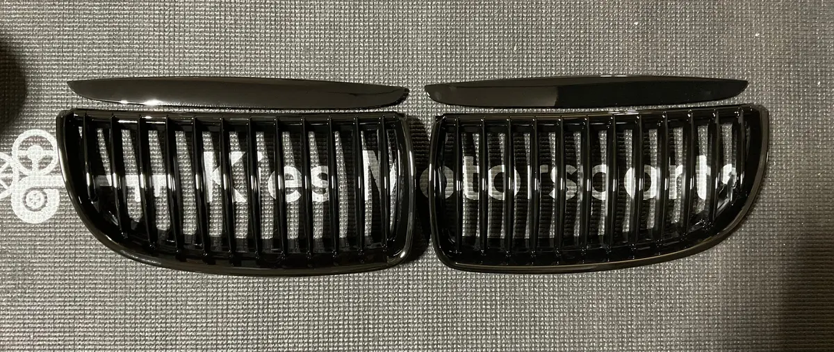 Open Box - Bmw E90 2004-2008 Gloss Black Kidney Grills 1