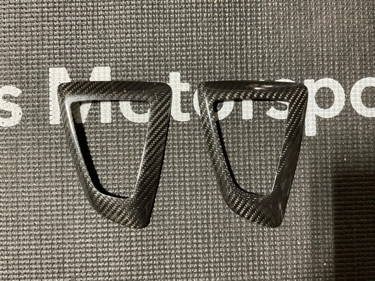 Open Box - F8x Shifter Trim Dry Carbon Fiber Gloss Finish (Clean (1) + Minor Scratches (1) 1