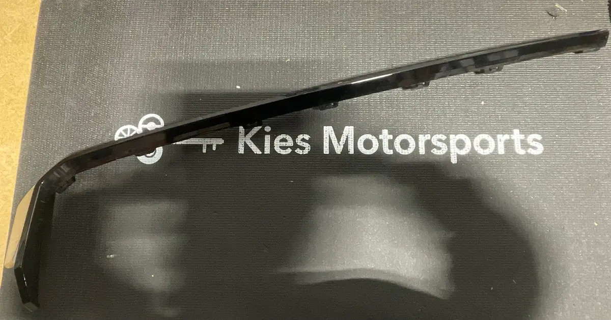 Open Box - Oem Genuine Bmw G8x Rear Diffuser Trim - Gloss Black (Used) - [Broken Clip] 1