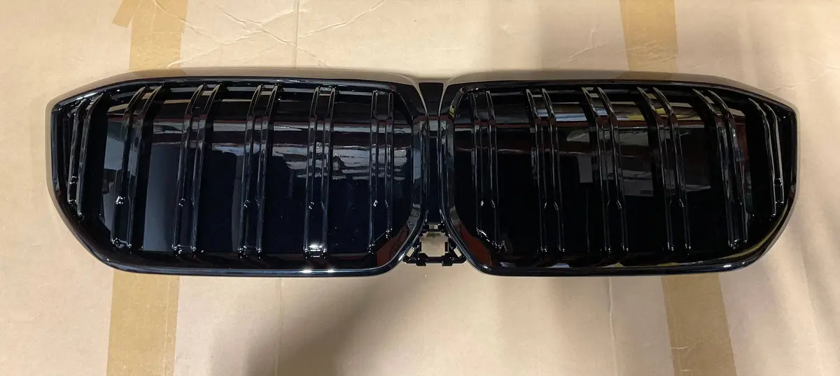 Open Box - Bmw 2023+ G26 I3 Front Kidney Grille Replacement (Gloss Black) 1