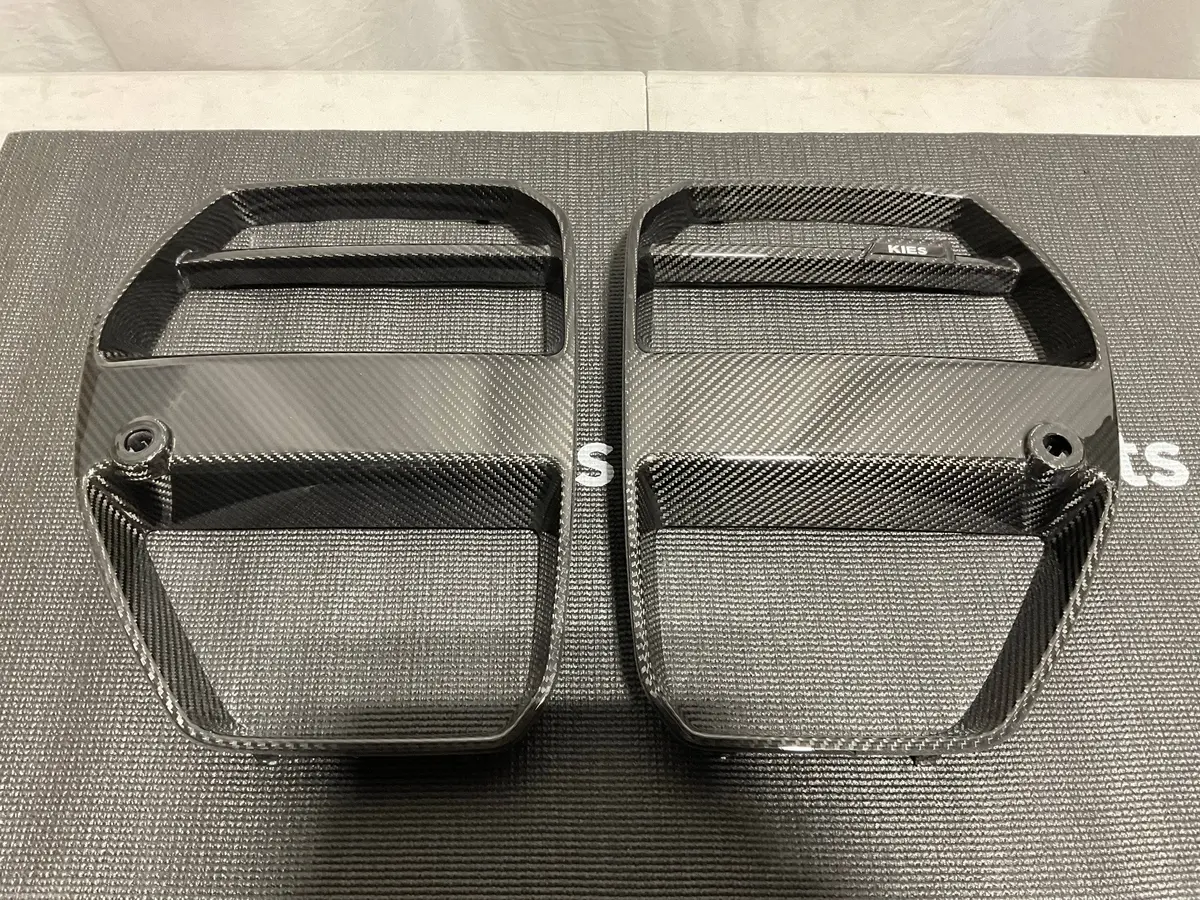 Open Box - Bmw G8x Dry Carbon Fiber V-Style Front Grill Replacement (W/ Acc) 1