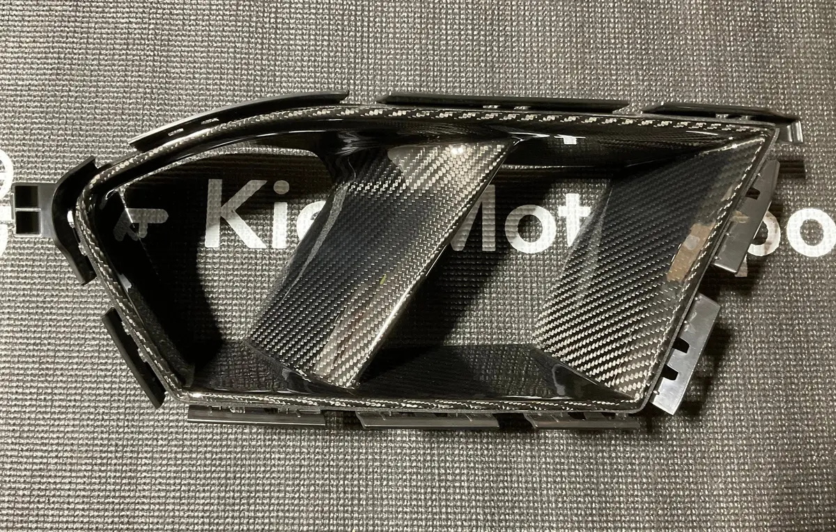 Open Box - Kies G80/G82 Dry Carbon Fiber Vent Trim (Driver’S Side Only) 1