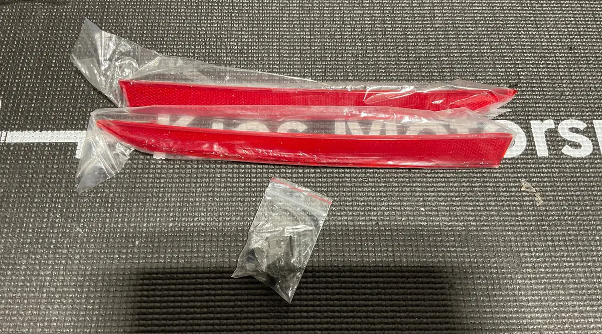 Open Box - Kies Motorsports Bmw F30 M Sport Rear Reflectors 1