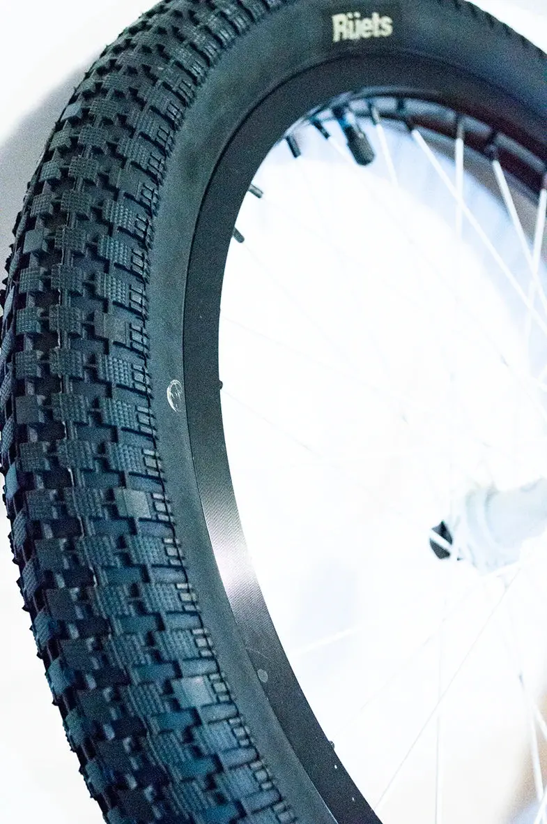 Ruetsbikeco. " Hooker Harvey's " Tire 1